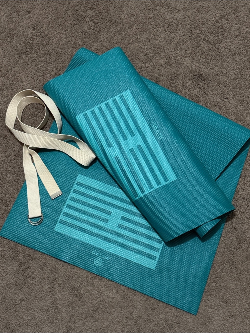 Like New Gaiam Yoga Mat & Stretch Strap-Mantra Vibes Detail-Turquoise